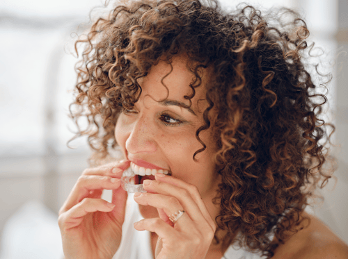 Retainer-image-woman-inserting-aligner